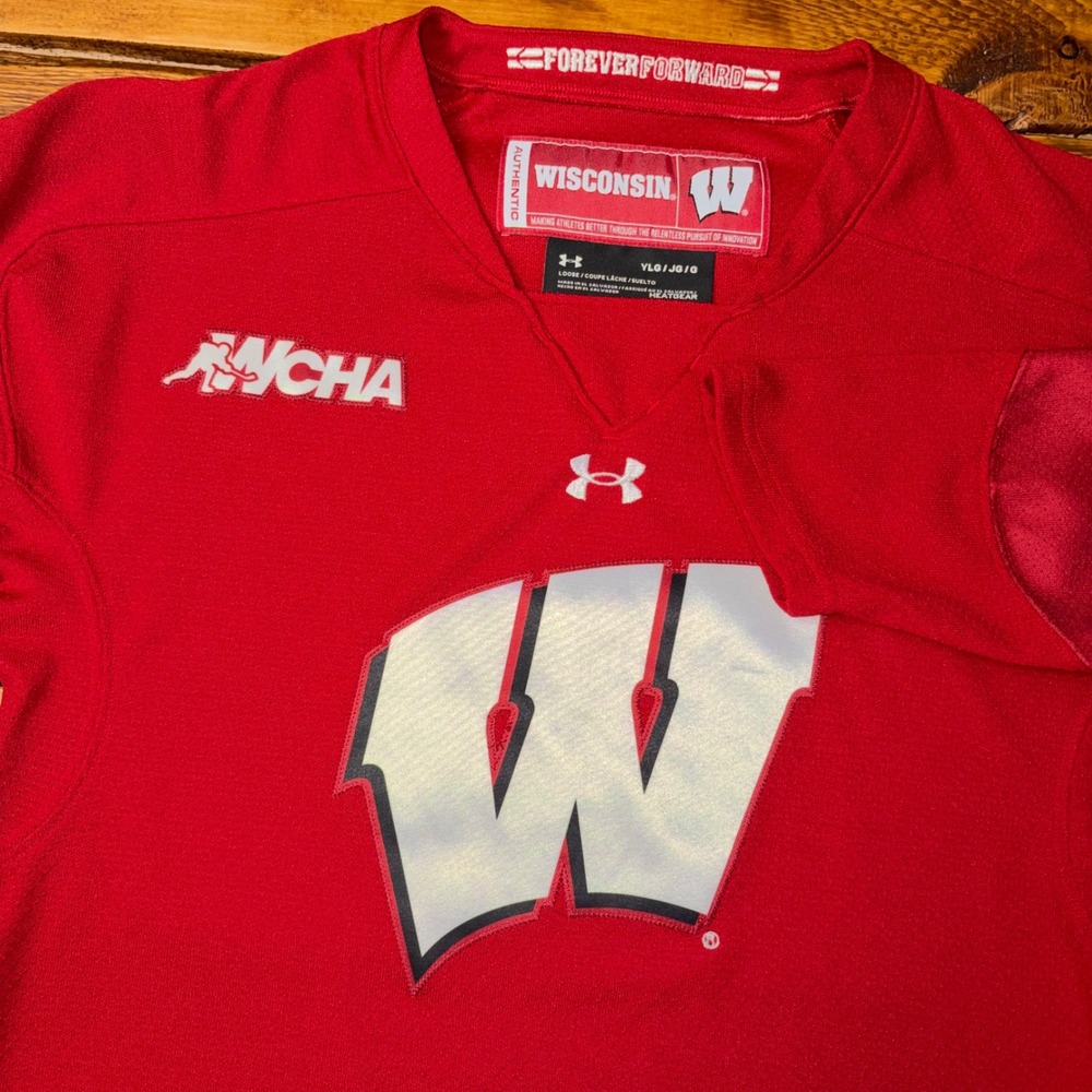 Under Armour Hockey Jersey Youth Large Red Wisconsin Badgers WCHA HeatGear
